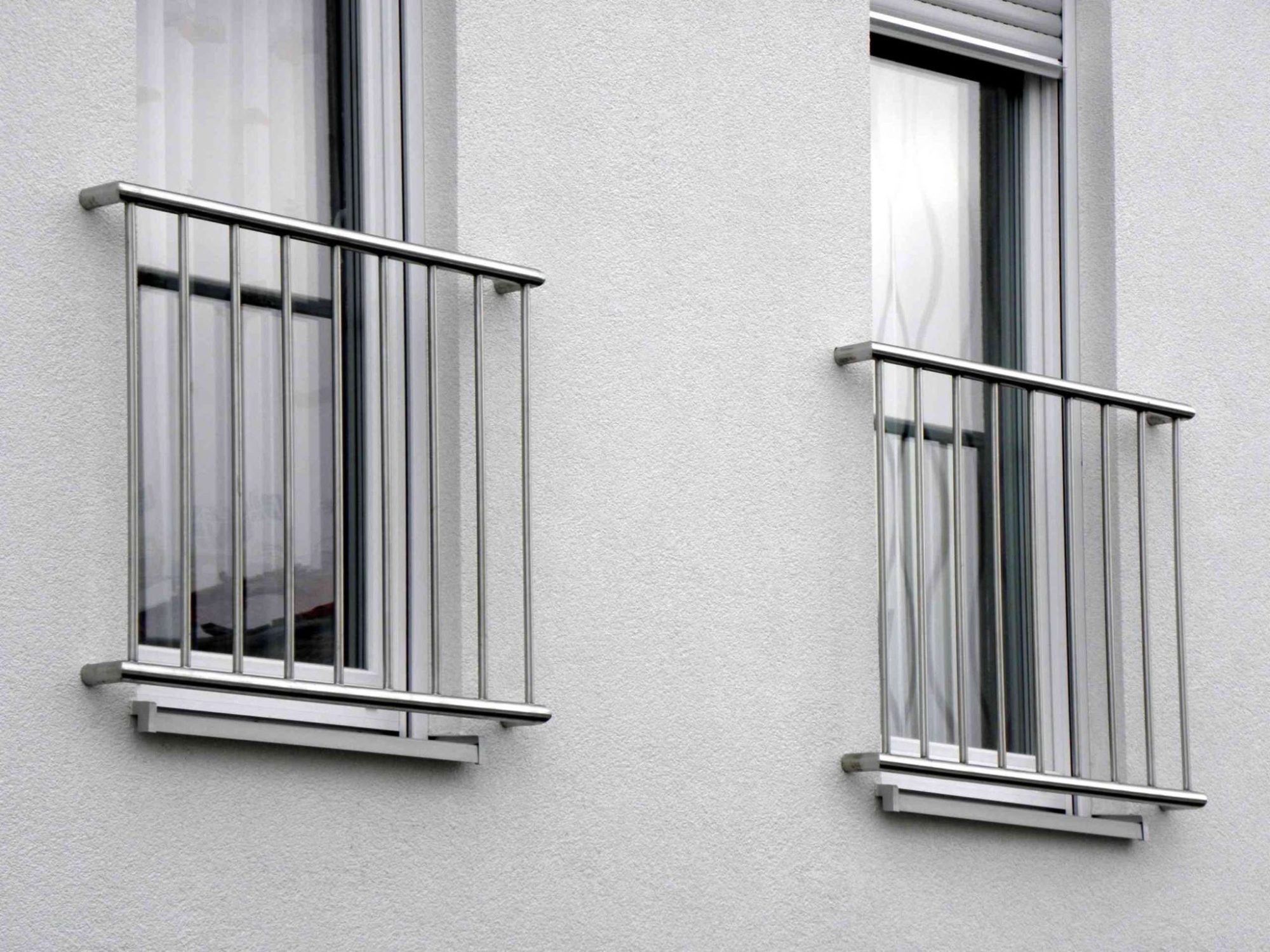 Absturzsicherung Edelstahl Vertikalstäbe Putzfassade