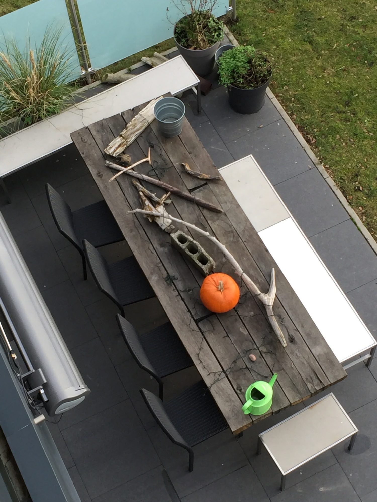 Outdoortisch mit Belinga und Edelstahlunterkostruktion