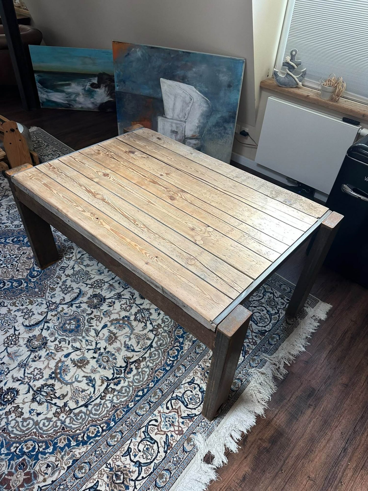 Tisch Stahlkonstruktion mit Gerüstbaubohle