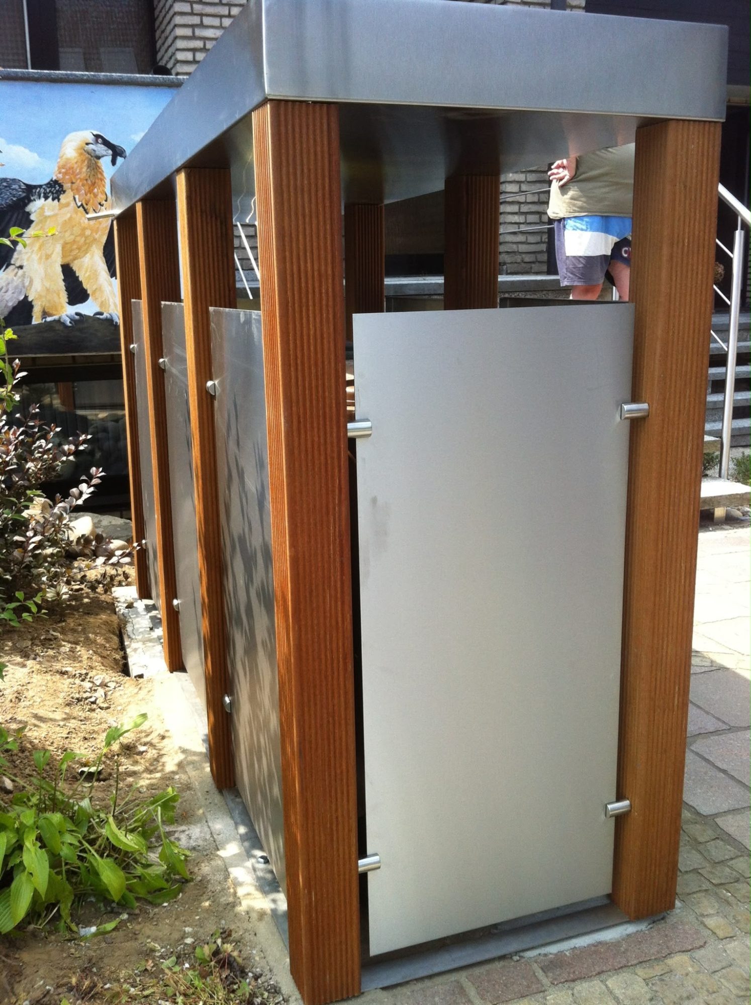 Sichtschutzbox Holz Edelstahl Tür