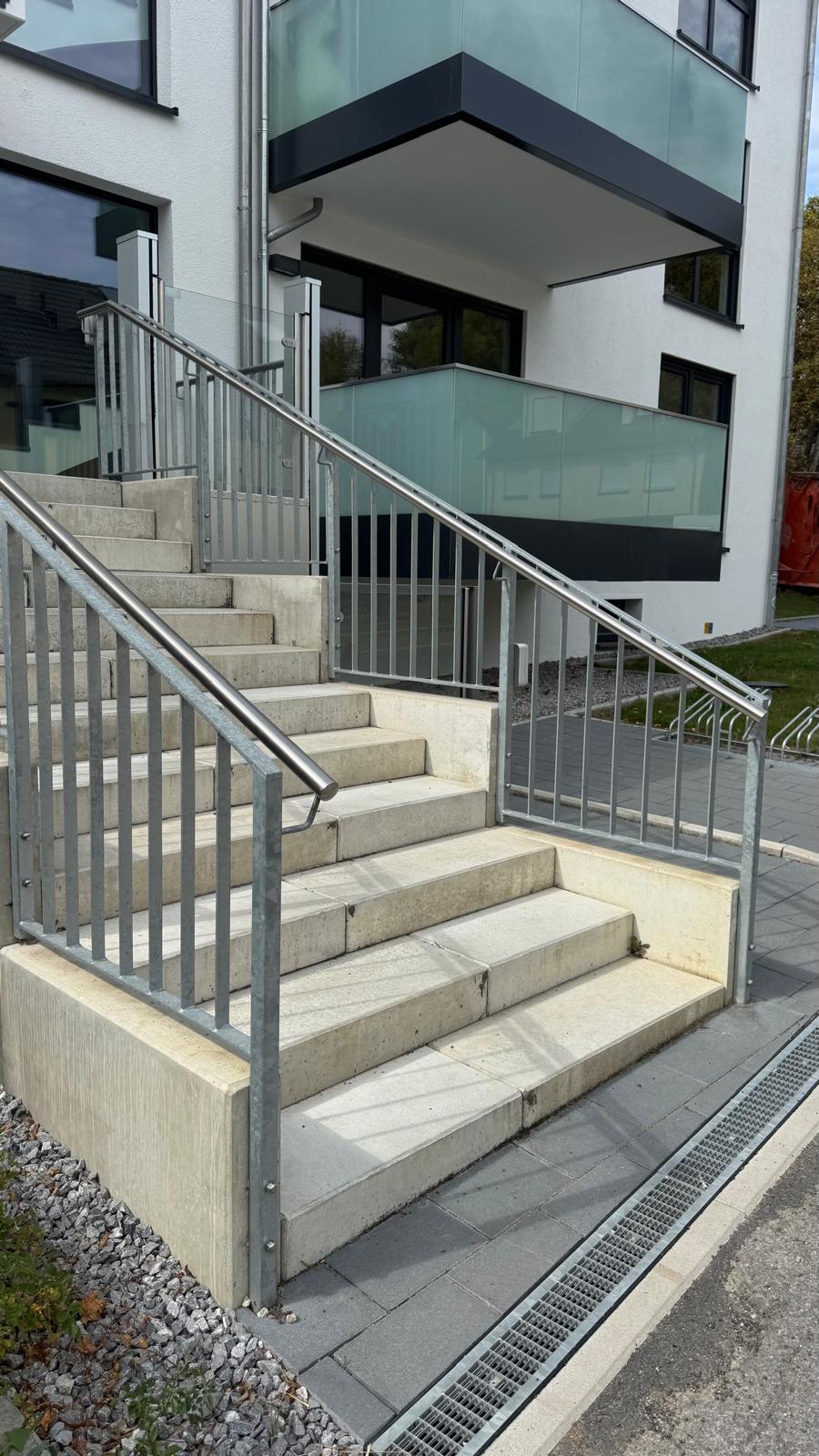Aussentreppe Verzinkt Glasbalkon 1