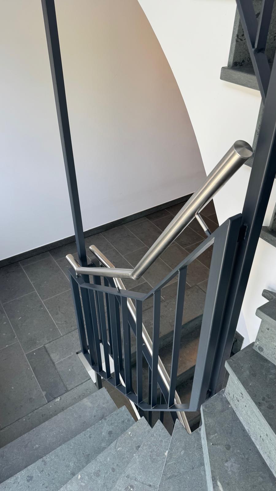 Treppengeländer Schwarz Naturstein 2