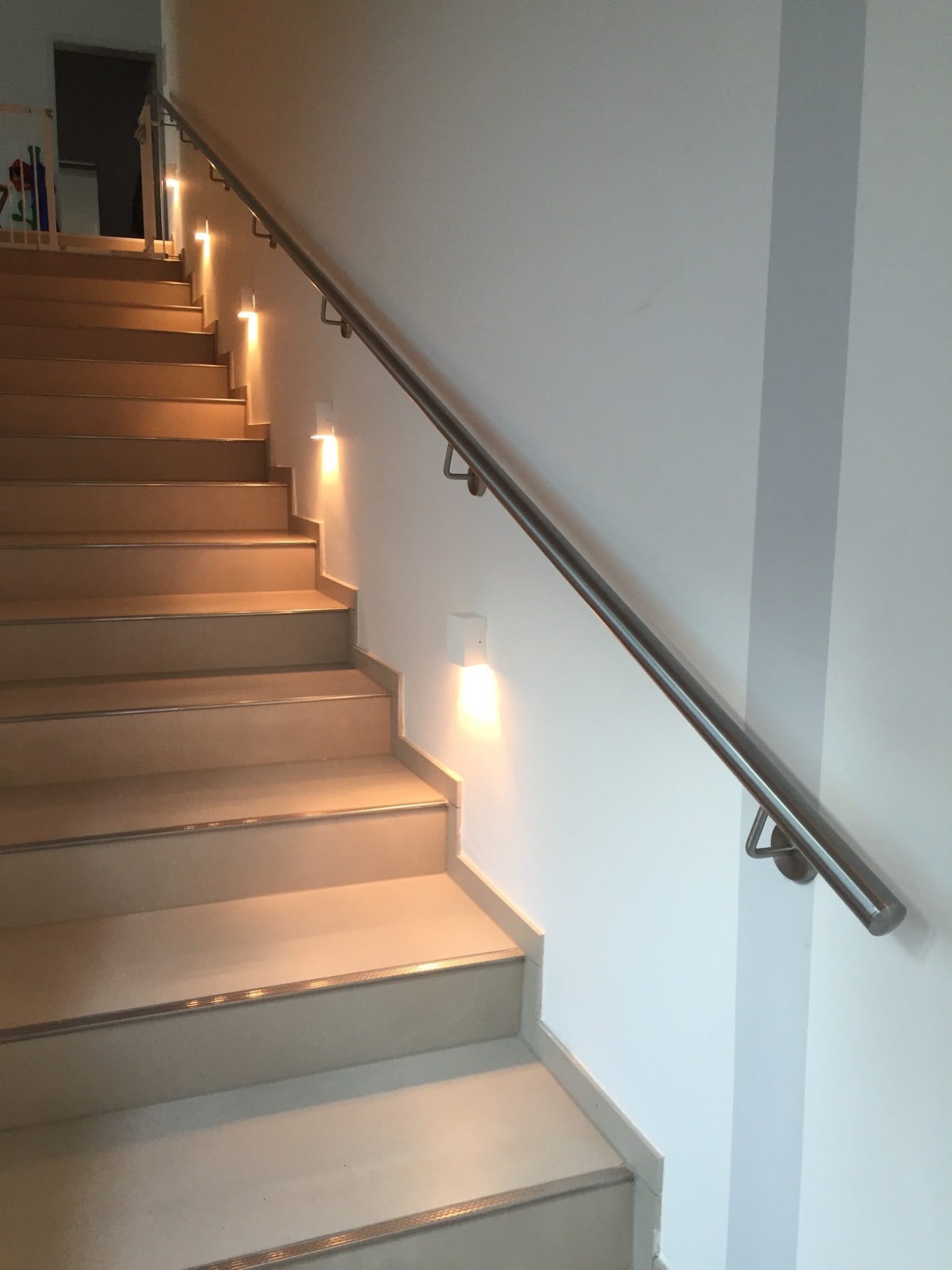 Handlauf Edelstahl Innentreppe Wandbeleuchtung