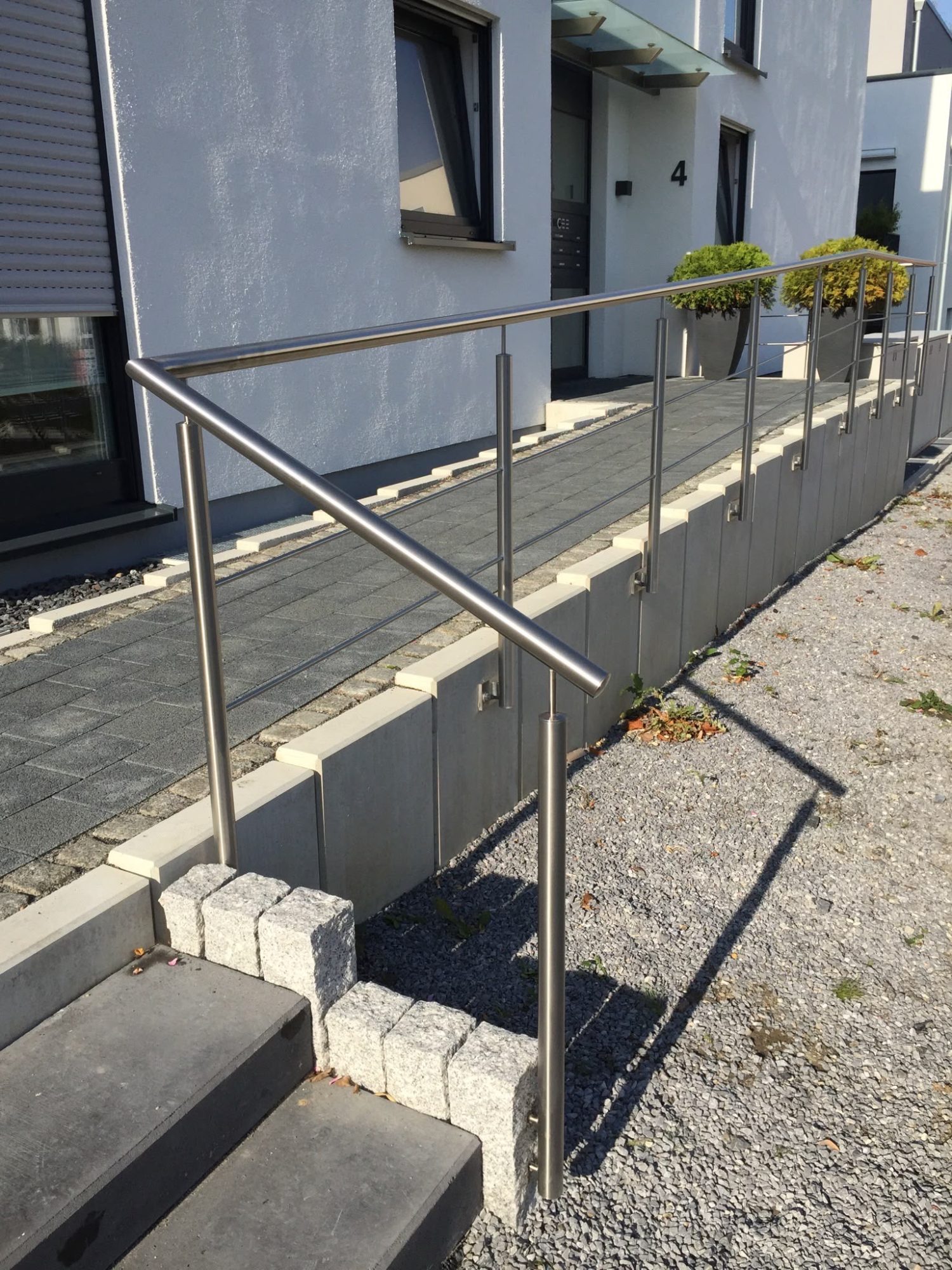 Handlauf Edelstahl Rampe Einfahrt Glasgeländer