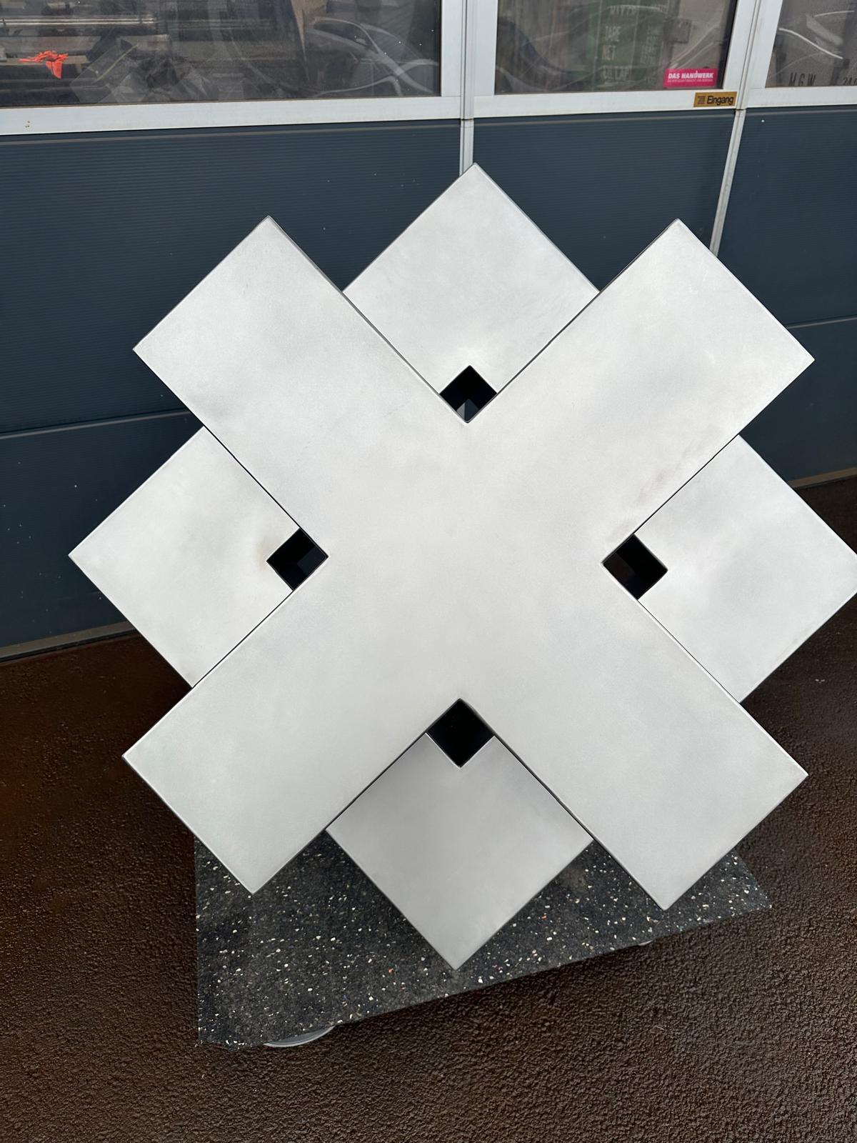 Skulptur Edelstahl X Form 2