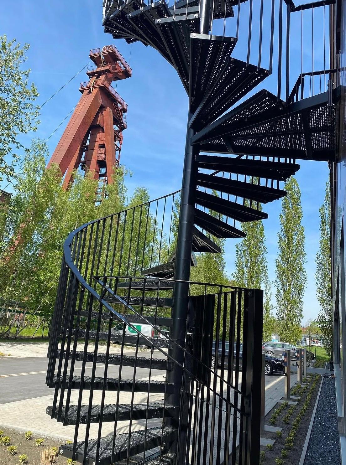 Wendeltreppe Schwarz Aussen Gewerbegebiet