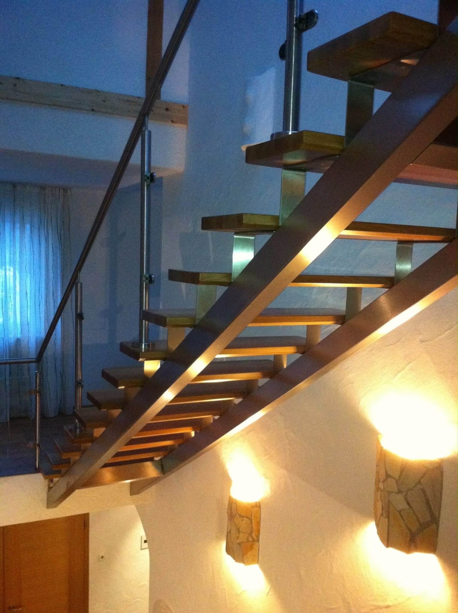 Doppelholmtreppe aus RR Edelstahl mit Glasgeländer