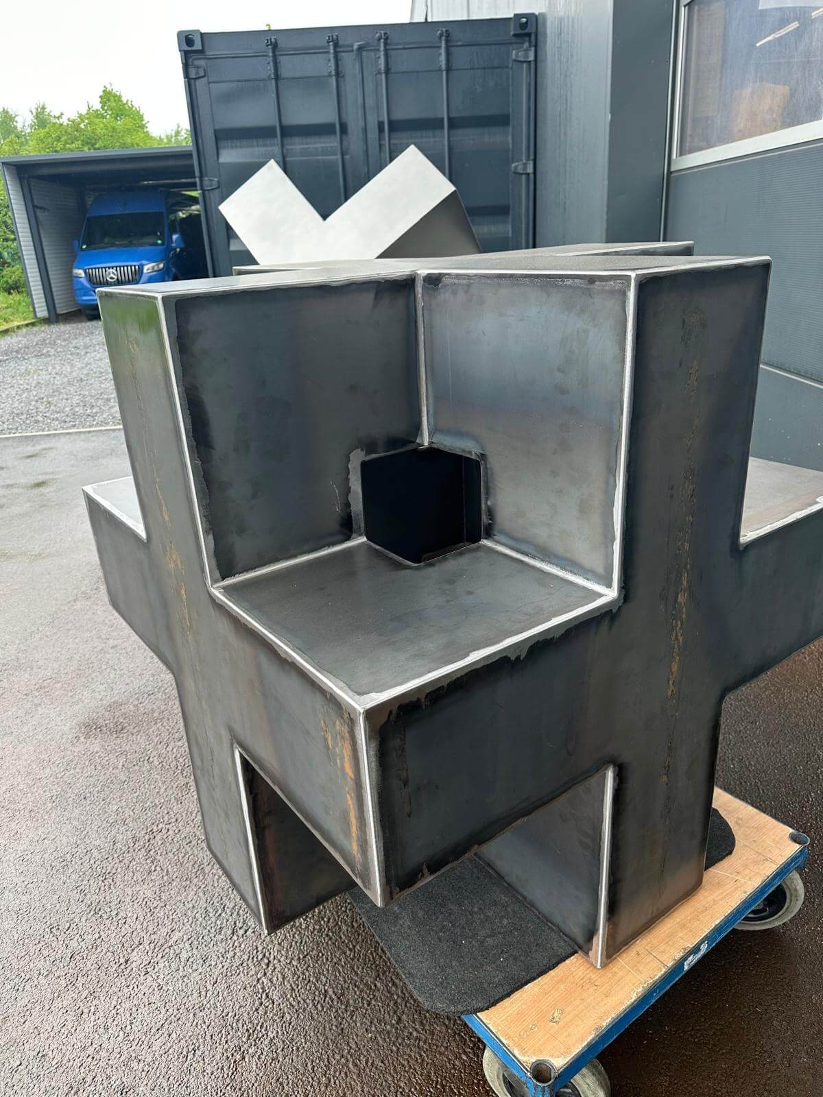 Skulptur im Entstehen, in der Werkstatt